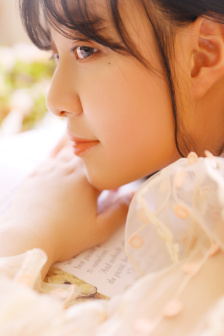 美女100%露全身